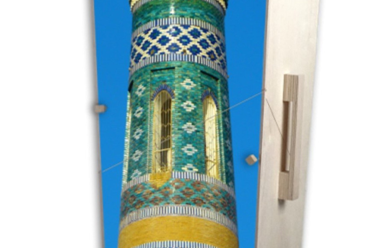 https://bestattungsportal-production.imgix.net/product_images/1020/YOURSTORY-coffin-with-picture-minaret-mosque.jpg?ixlib=php-3.3.1