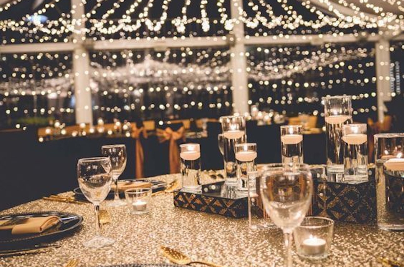 https://bestattungsportal-production.imgix.net/product_images/1195/Great-Gatsby-Wedding-styling-by-Enchanted-Empire-Event-Artisans%2C-Brisbane-QLD.jpeg?ixlib=php-3.3.1