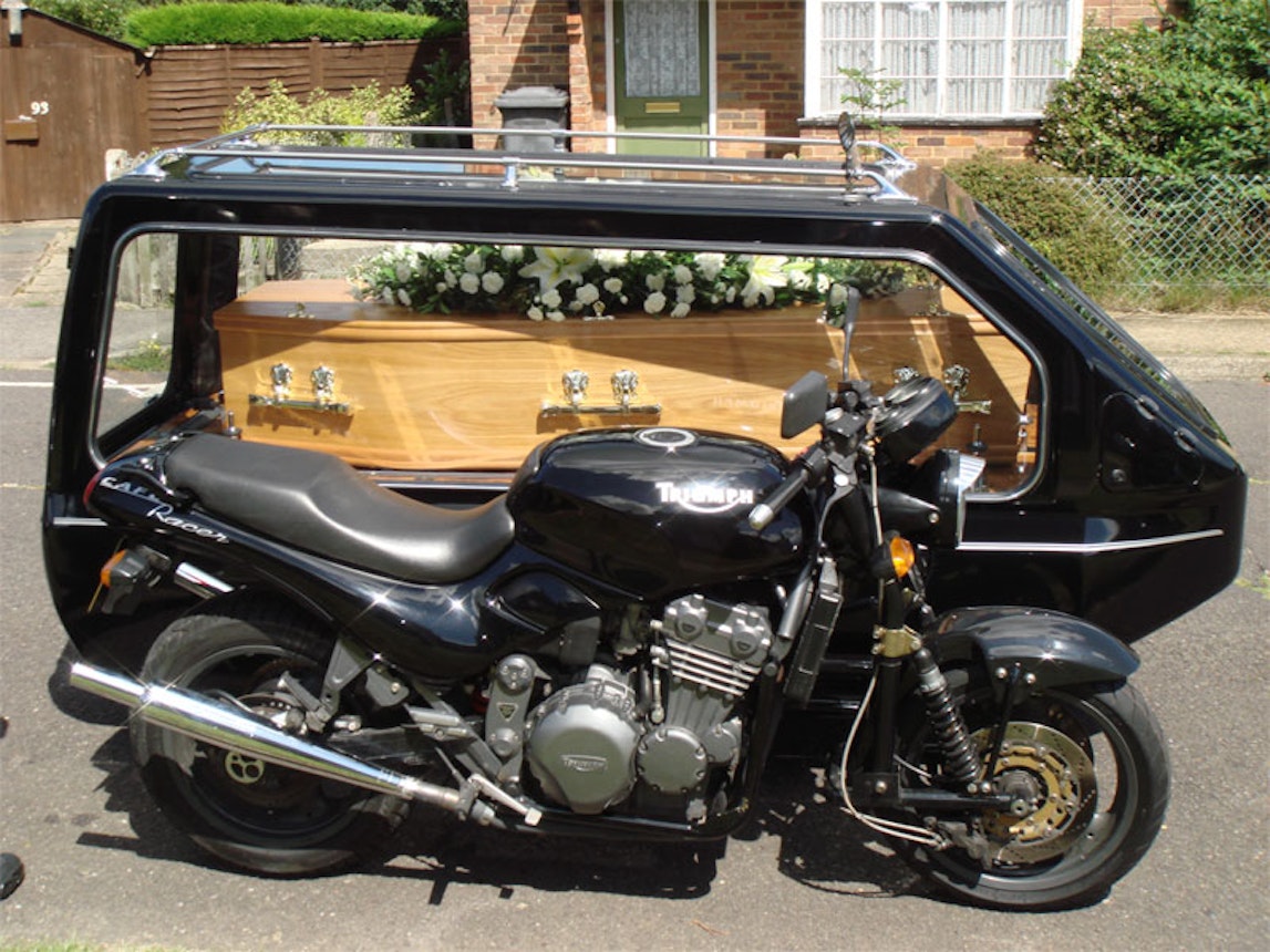https://bestattungsportal-production.imgix.net/product_images/1548/Motorcycle-Hearse.jpg?ixlib=php-3.3.1
