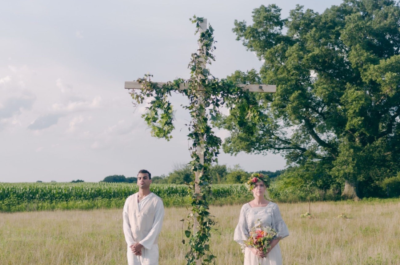 https://bestattungsportal-production.imgix.net/product_images/1604/A-Midsommar-Inspired-Elopement-That-Will-Have-You-Binging-The-Movie---Creative-Weddings-Blog.jpeg?ixlib=php-3.3.1