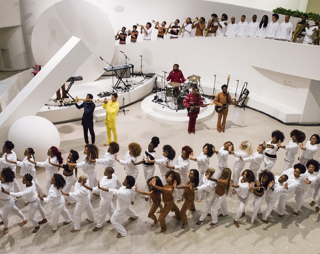 https://bestattungsportal-production.imgix.net/product_images/2523/solange-guggenheim-performance.jpg?ixlib=php-3.3.1