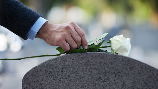 Das Rundum-Sorglos-Paket für eine anonyme Friedhofs Bestattung