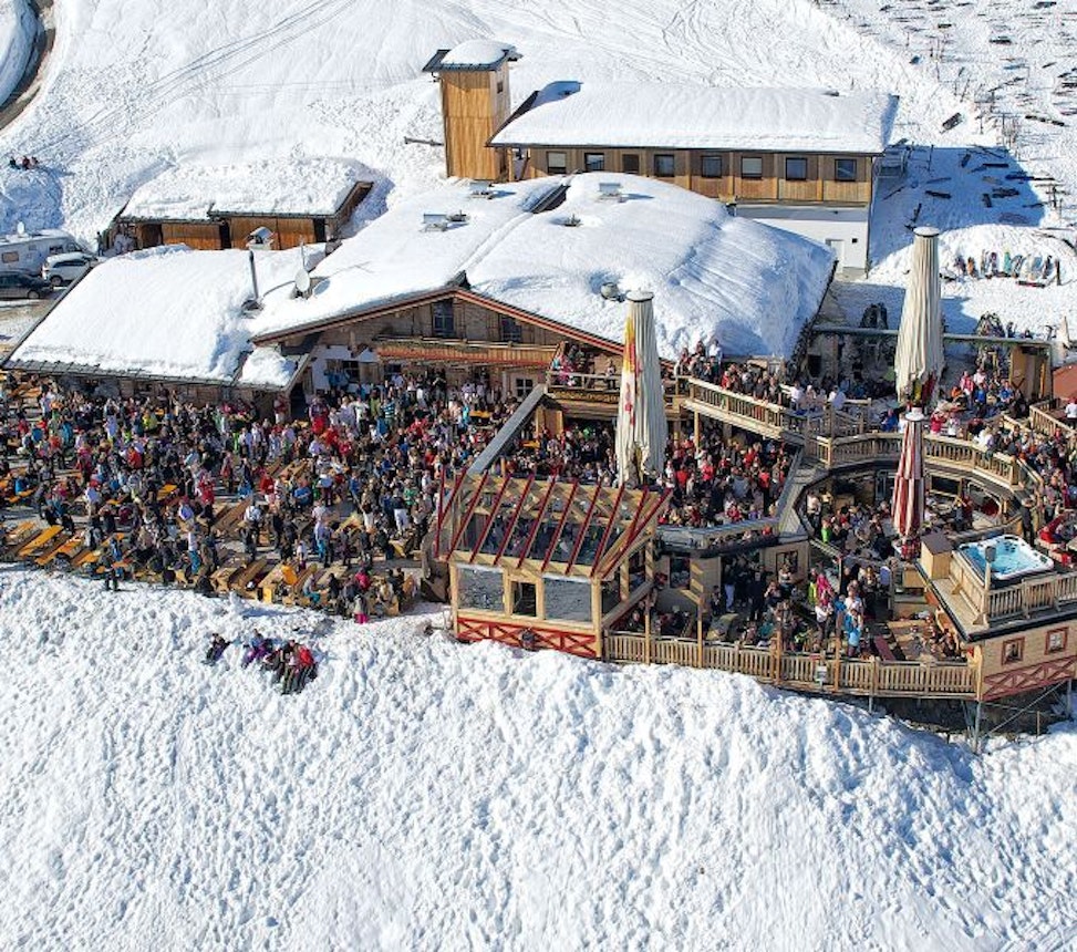 https://bestattungsportal-production.imgix.net/product_images/3254/Walleggalm-%E2%80%93-Die-Megaalm_-Beste-Apr%C3%A8s-Ski-Party-in-Saalbach-Hinterglemm.jpeg?ixlib=php-3.3.1