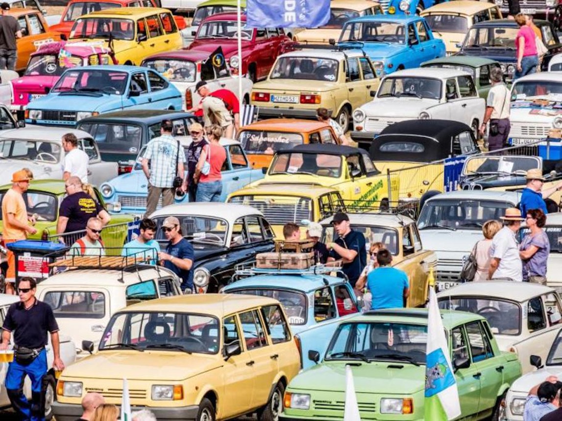 https://bestattungsportal-production.imgix.net/product_images/3452/Beliebte-DDR-Pkws-Die-Ostalgie-Szene-rund-um-Trabant-und-Co.-blueht_image_1024_width.jpg?ixlib=php-3.3.1