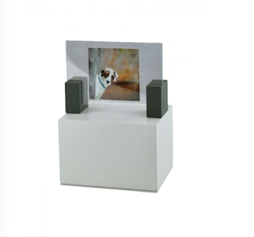 Bilderrahmen mit Tierurne