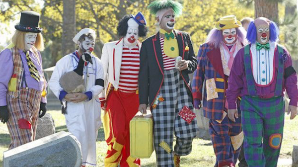 Clowns als Sargträger