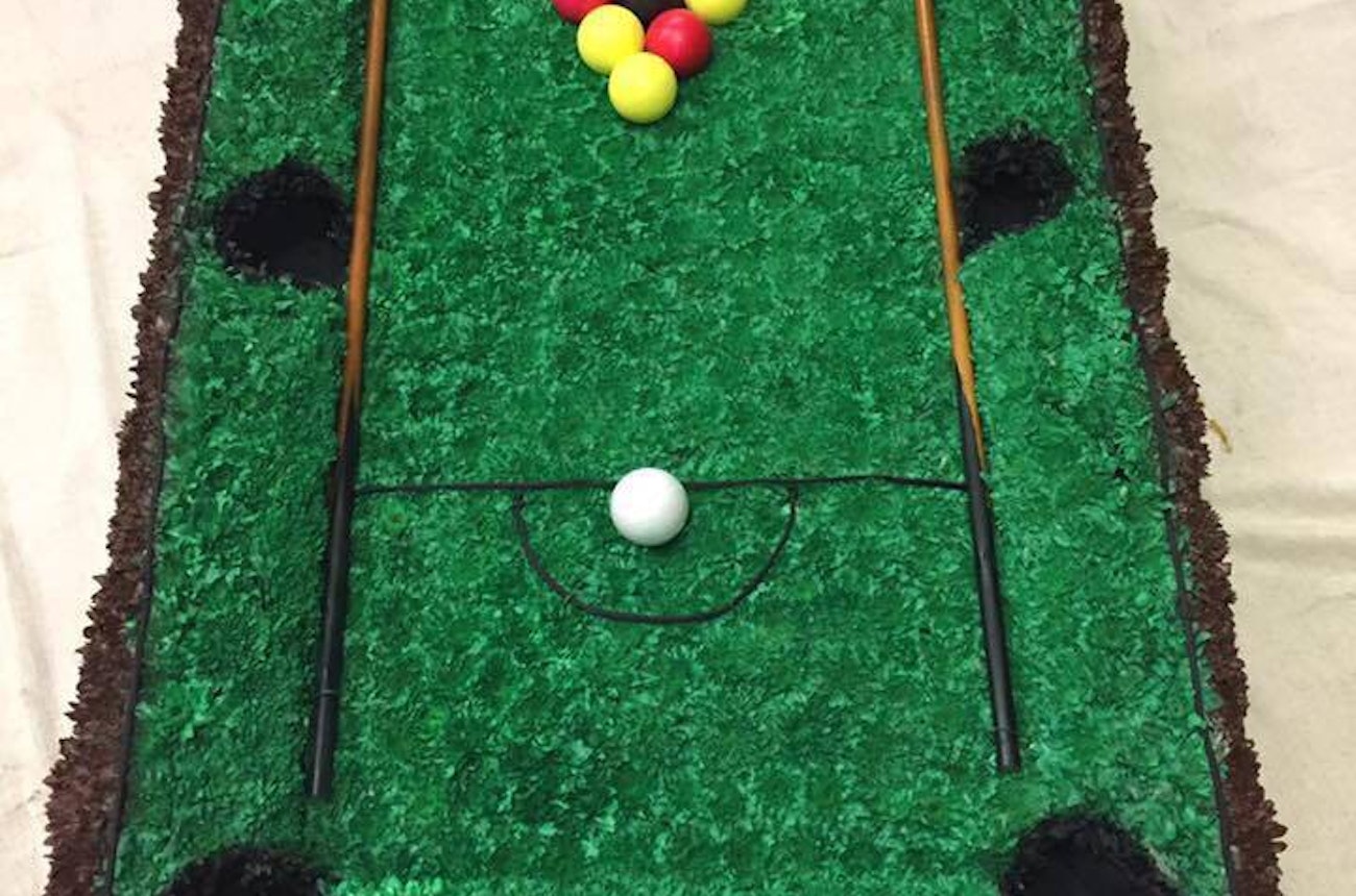 https://bestattungsportal-production.imgix.net/product_images/407/Pool-Table-3D-By-Flowers-By-Quita-Jenkins.jpg?ixlib=php-3.3.1