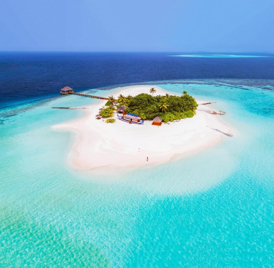 https://bestattungsportal-production.imgix.net/product_images/4099/Aerial-drone-view-of-a-tropical-island-Maldives.jpg?ixlib=php-3.3.1