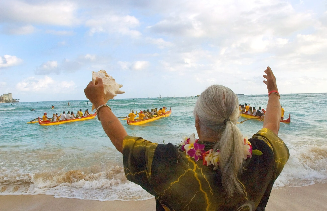 https://bestattungsportal-production.imgix.net/product_images/4341/265505-1600x1030-hawaiian-funeral-traditions.jpg?ixlib=php-3.3.1