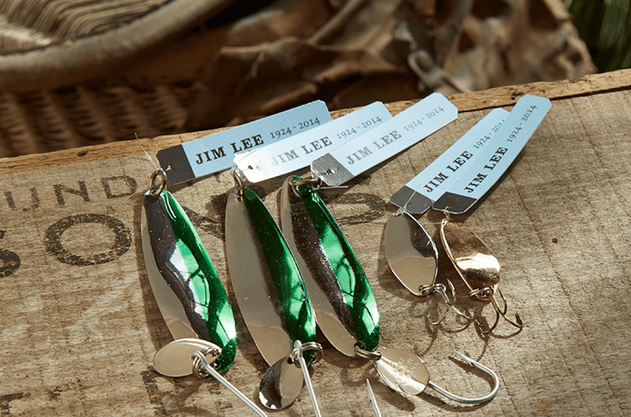 https://bestattungsportal-production.imgix.net/product_images/4567/fishing02_1454543957_520.png?ixlib=php-3.3.1