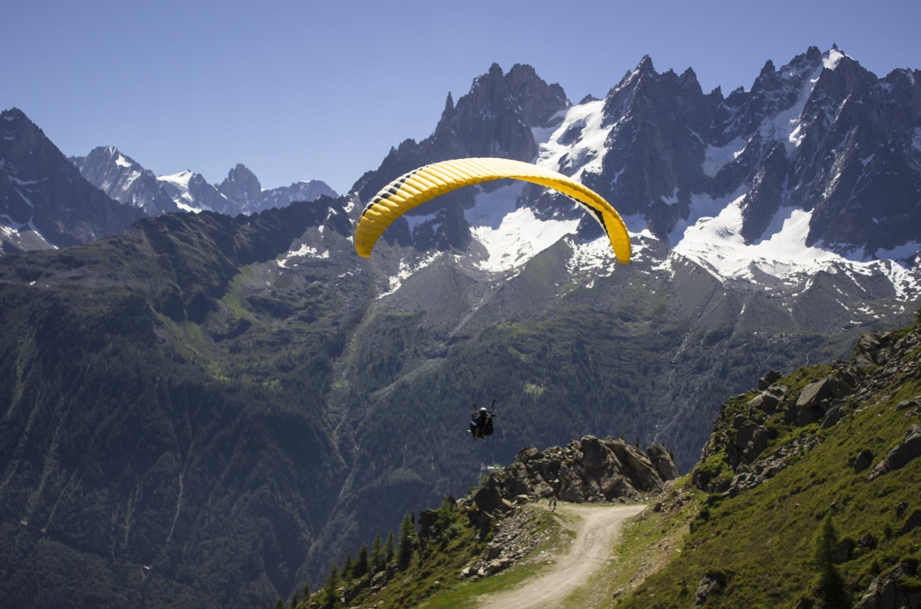 https://bestattungsportal-production.imgix.net/product_images/4586/paragliding-mountains-sport-paraglider-163228.jpeg?ixlib=php-3.3.1
