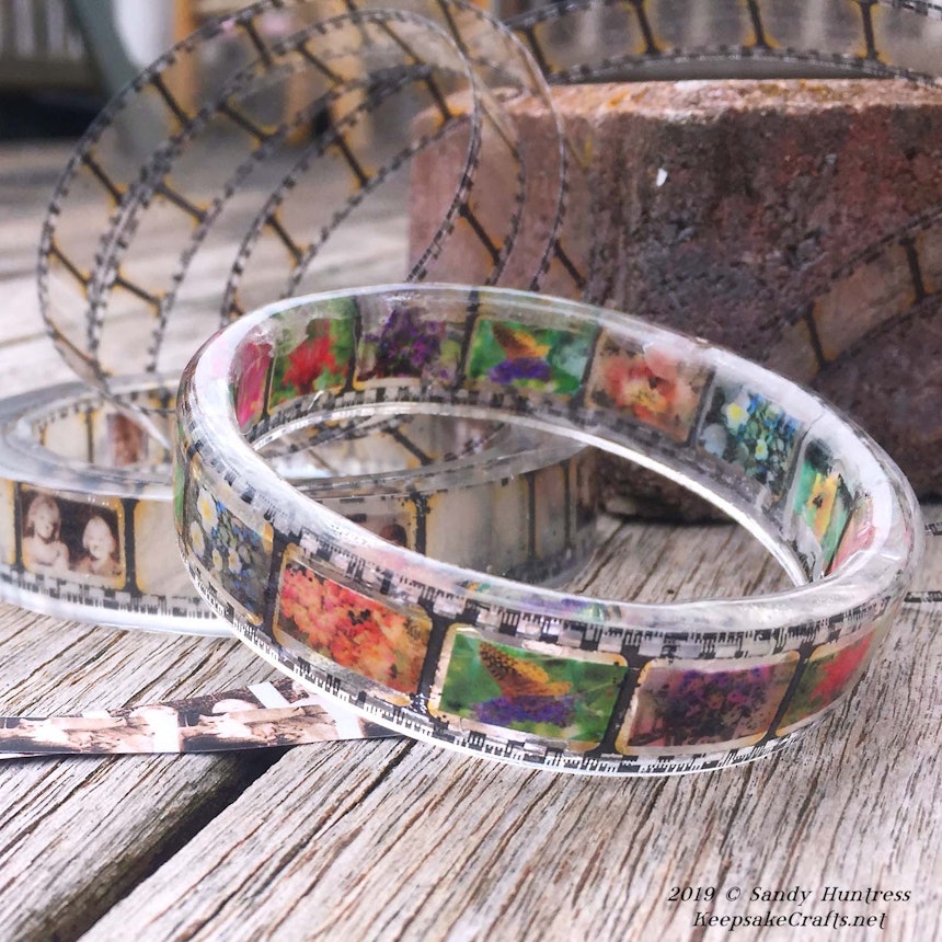 https://bestattungsportal-production.imgix.net/product_images/4995/picture-resin-bangles-insta-1.jpg?ixlib=php-3.3.1