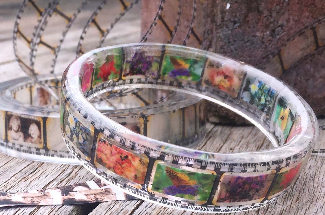 https://bestattungsportal-production.imgix.net/product_images/4995/picture-resin-bangles-insta-1.jpg?ixlib=php-3.3.1