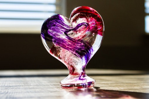 Bestattungen mit Glaskunstwerken aus Asche